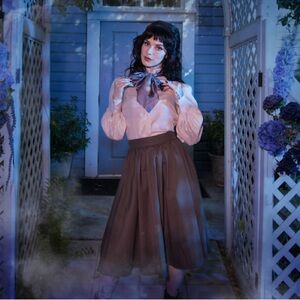 La femme en noir corpse bride blouse